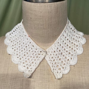 Sweet Vintage Mid Century Hand Made White Cotton Crocheted Collar