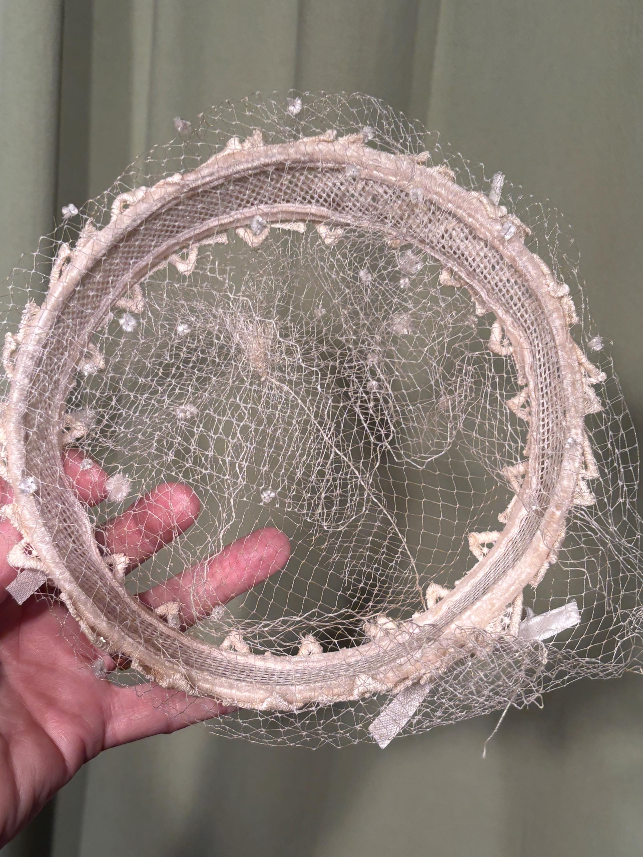 Sweet Original Vintage Mid Century Cream Lace & Netting Open  display picture 1