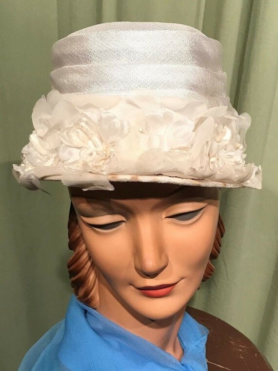 Chic Original Vintage Mid Century White Linen Bucket Hat  display picture 3