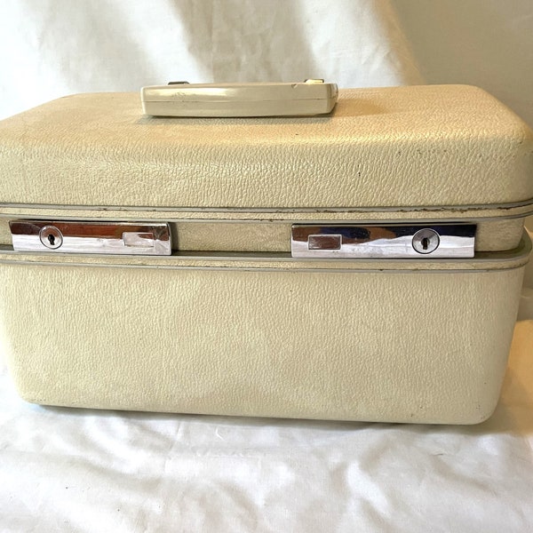 Nice Original Vintage 60s 70s Sears Courier Beige Make-Up Case Travel Luggage Bag Train Case