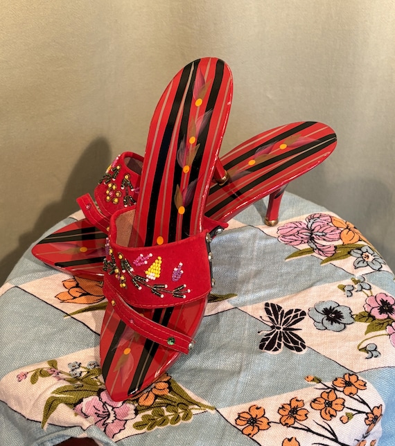 Charming Original Vintage 90s Japanese Red Beaded Lacquer