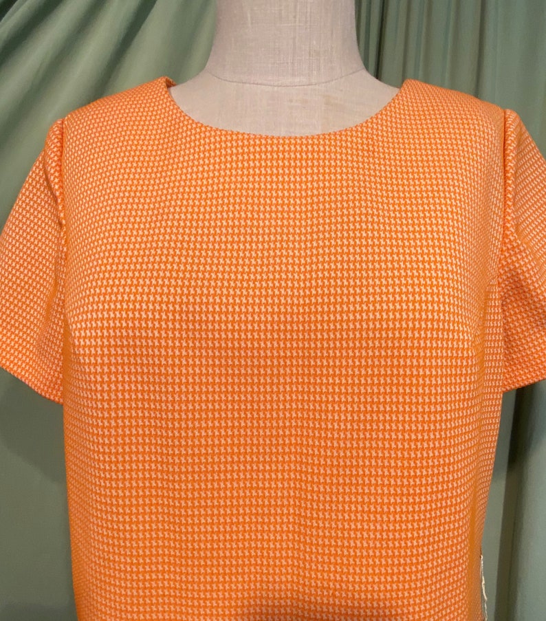 Deadstock NWT Original Vintage 70s L'Iglon Orange & Cream Tweed Check Polyester Short Sleeve Shift Dress Tag Size 20 Bust 42 Waist 42 image 2