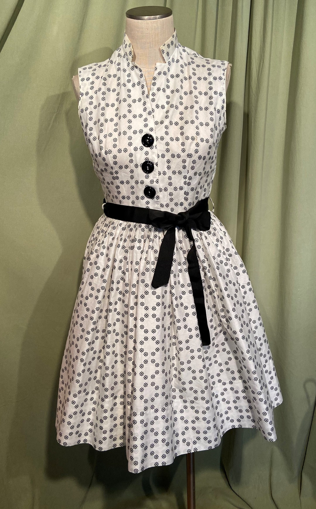 Sweet Vintage 50s Black & White Print Belted Sleeveless Dress W Full ...