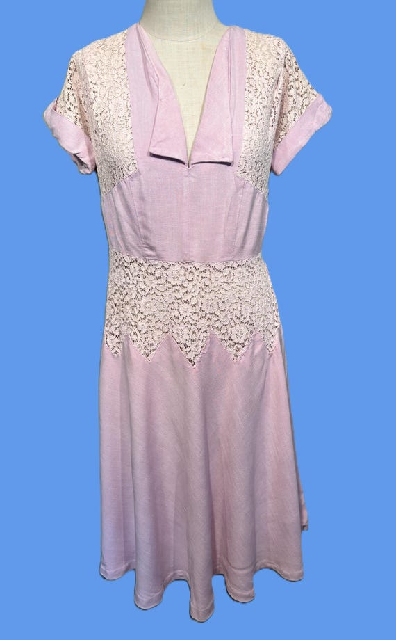 Charming but Wounded Original Vintage 30s 40s Lavender Linen & Lace Short Sleeve Day Dress Bust 36 Waist 32 Hip 38 Charming but Wounded Original Vintage 30s 40s Lavender Linen & Lace Short Sleeve Day Dress Bust 36 Waist 32 Hip 38
