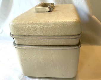 Nice Original Vintage 60s 70s Sears Courier Beige Make-up Case