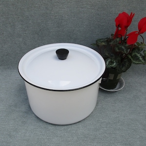 Large enamel pot stock extra large dutch oven with lid Antique vintage pan cookware dish white with black trim unusually good condition