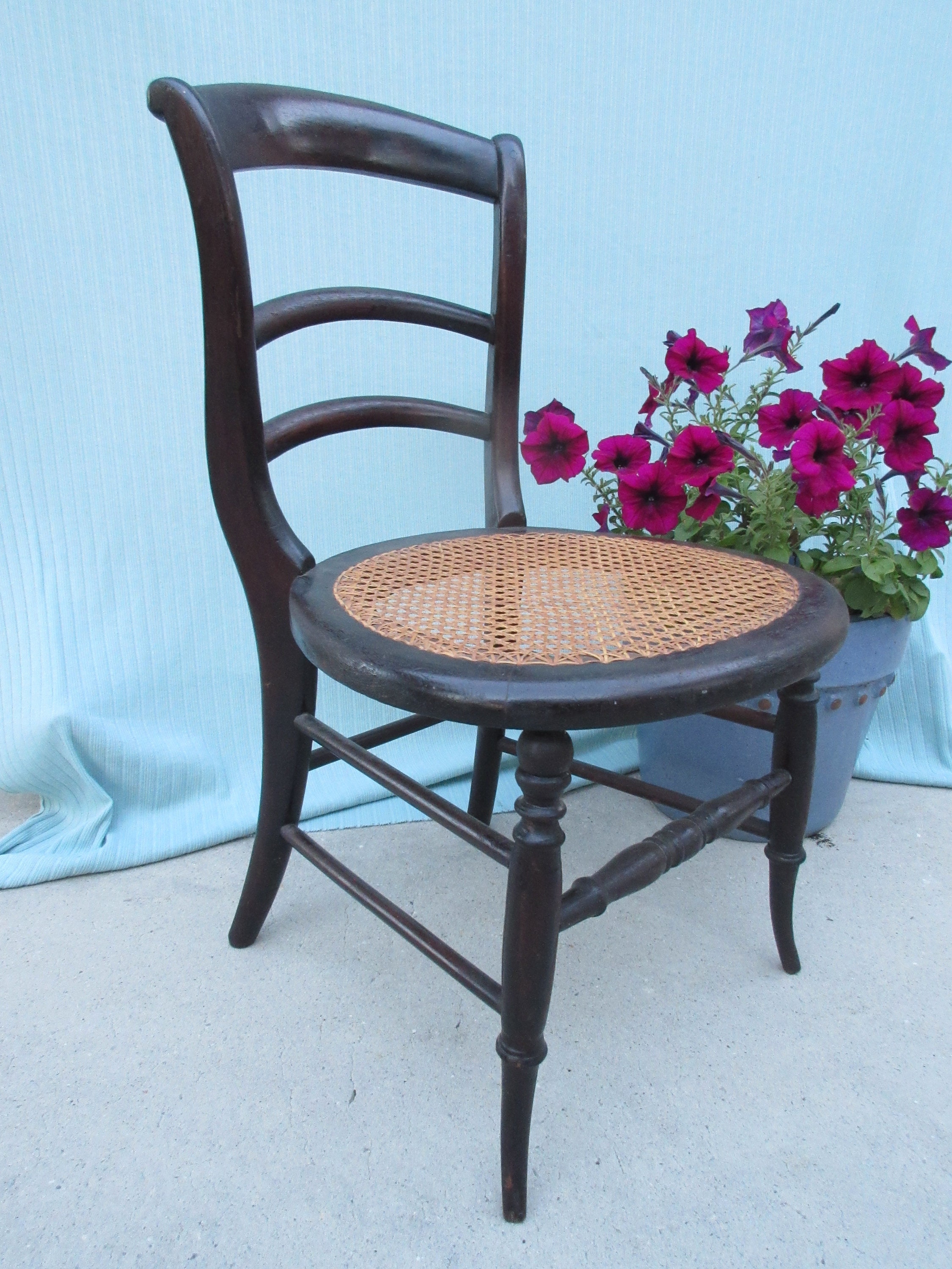 Antique round on sale wooden chair