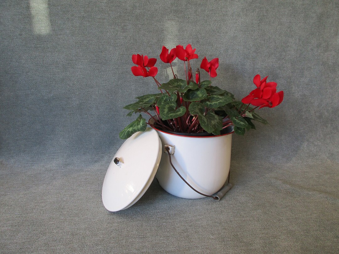 Enamel Bucket Pot Chamber Pot Pee Pot Round Deep Wire & Plastic Handle