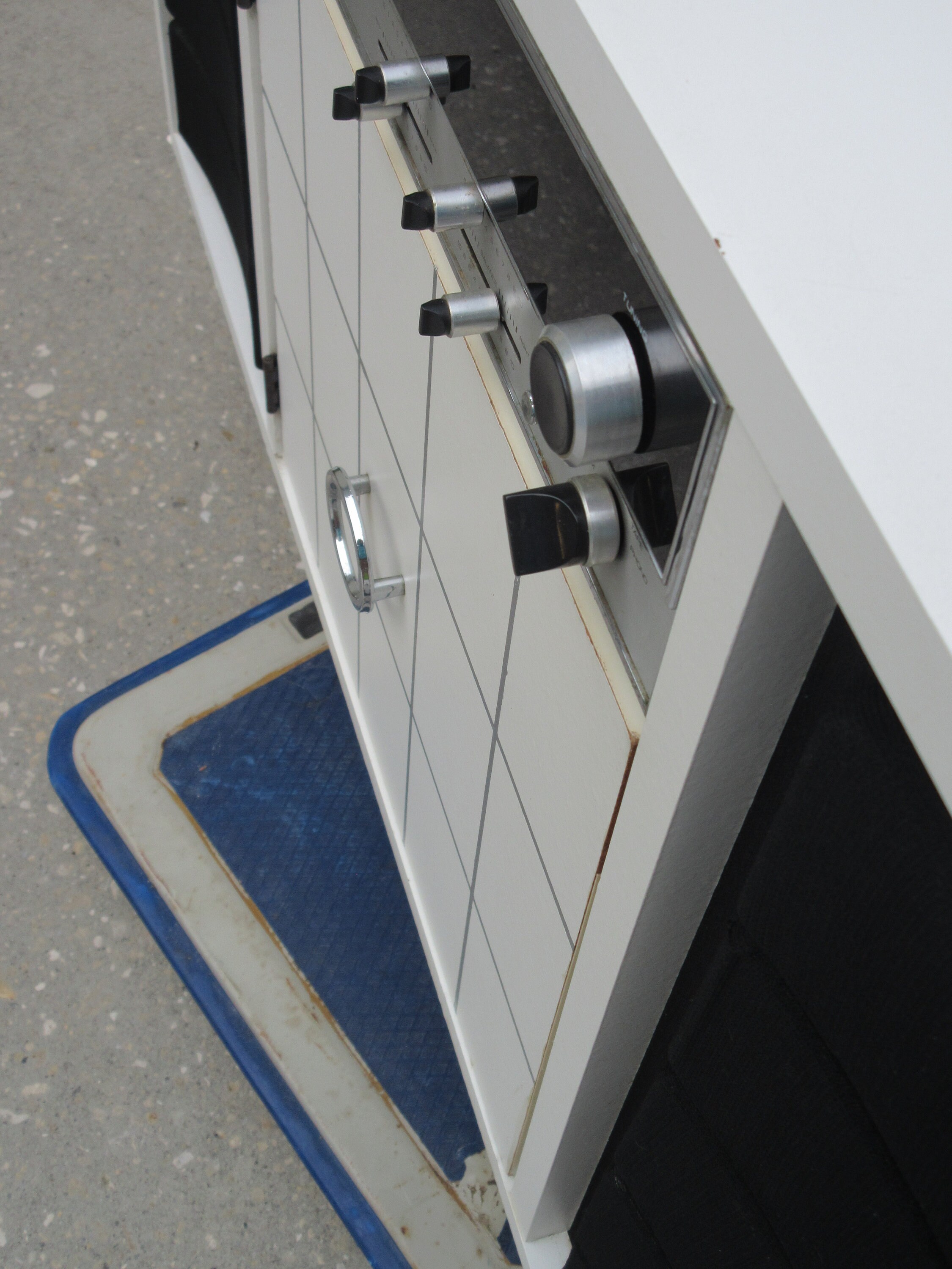 70's Retro Mid Century Gabinete estéreo moderno Soundesign | Etsy