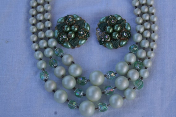 Beaded necklace and earring set Vintage pale gree… - image 3