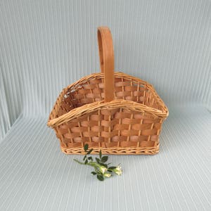 Basket Vintage 15" medium to large rectangular rounded sides heavy duty strong working basket wood handle weaving across light brown woven