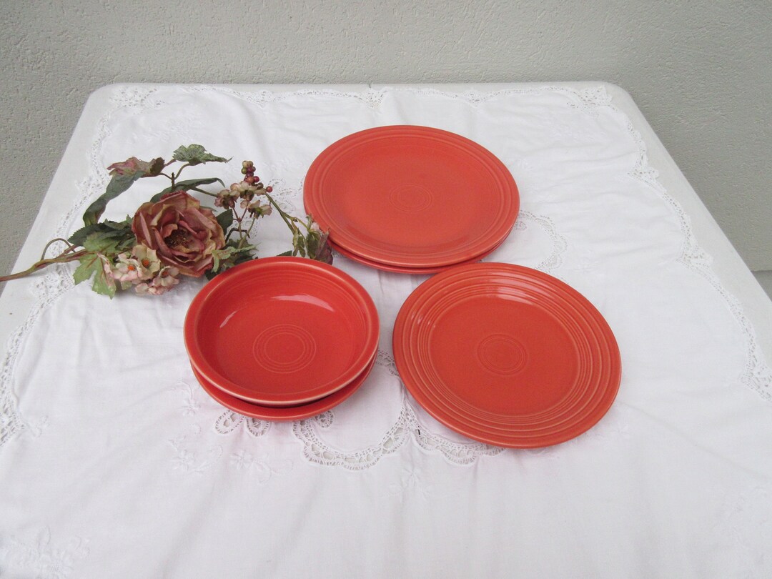 Fiesta Ware Paprika Five Pieces Two 10 Dinner Plates 1 Luncheon Plate 2