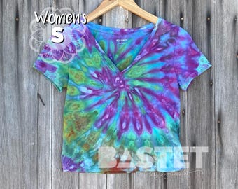 すぐに発送可能なSサイズ、水彩スパイラルアイスダイレディースVネックシャツ - Ixchel、アイスダイシャツ、スパイラルタイダイTシャツ、スパイラルタイダイ