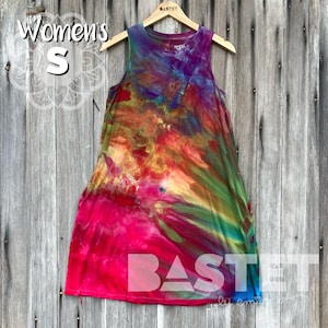 Liten (4-6) Leveransklar, Omvänd Gravity Dye Swingklänning med Fickor - Laka, Ice Dye Klänning, Incline Ice Dye, Gravity Ice Dye