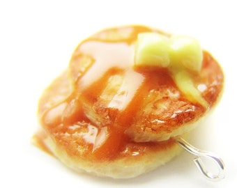 Dije de pila de jarabe de mantequilla - Joyería de comida en miniatura - Desayuno de arcilla polimérica - Joyería de panqueques - Pila de panqueques
