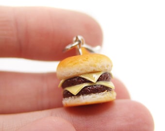 Dije de hamburguesa doble con queso, joyería de comida en miniatura, hamburguesa con queso de arcilla polimérica, joyería de hamburguesa con comida, joyería de comida rápida