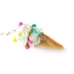 Geburtstagskuchen Funfetti Eis Charme, Miniatur Essen Schmuck, Polymer Clay Eis Charme, Eis Schmuck, Essen Stich Marker