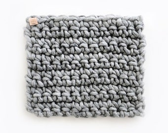 Lit pour animaux de compagnie en laine | Chunky Wool Mat en gris foncé