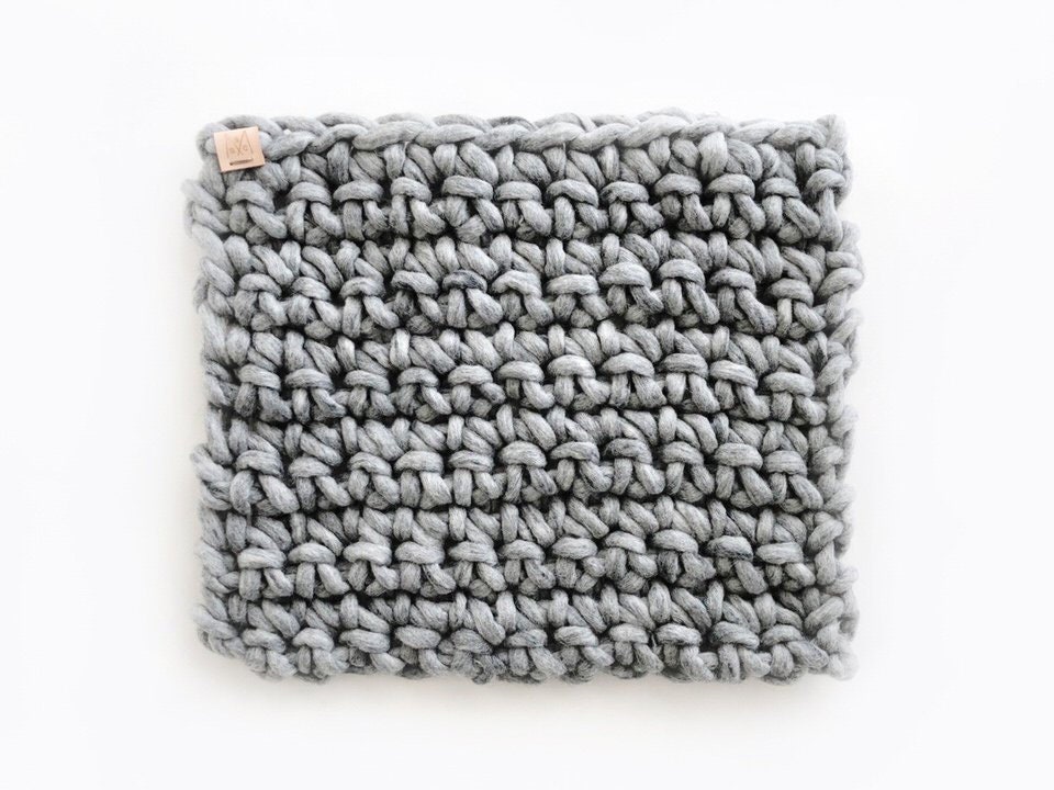 lit pour animaux de compagnie en laine | chunky wool mat gris foncé