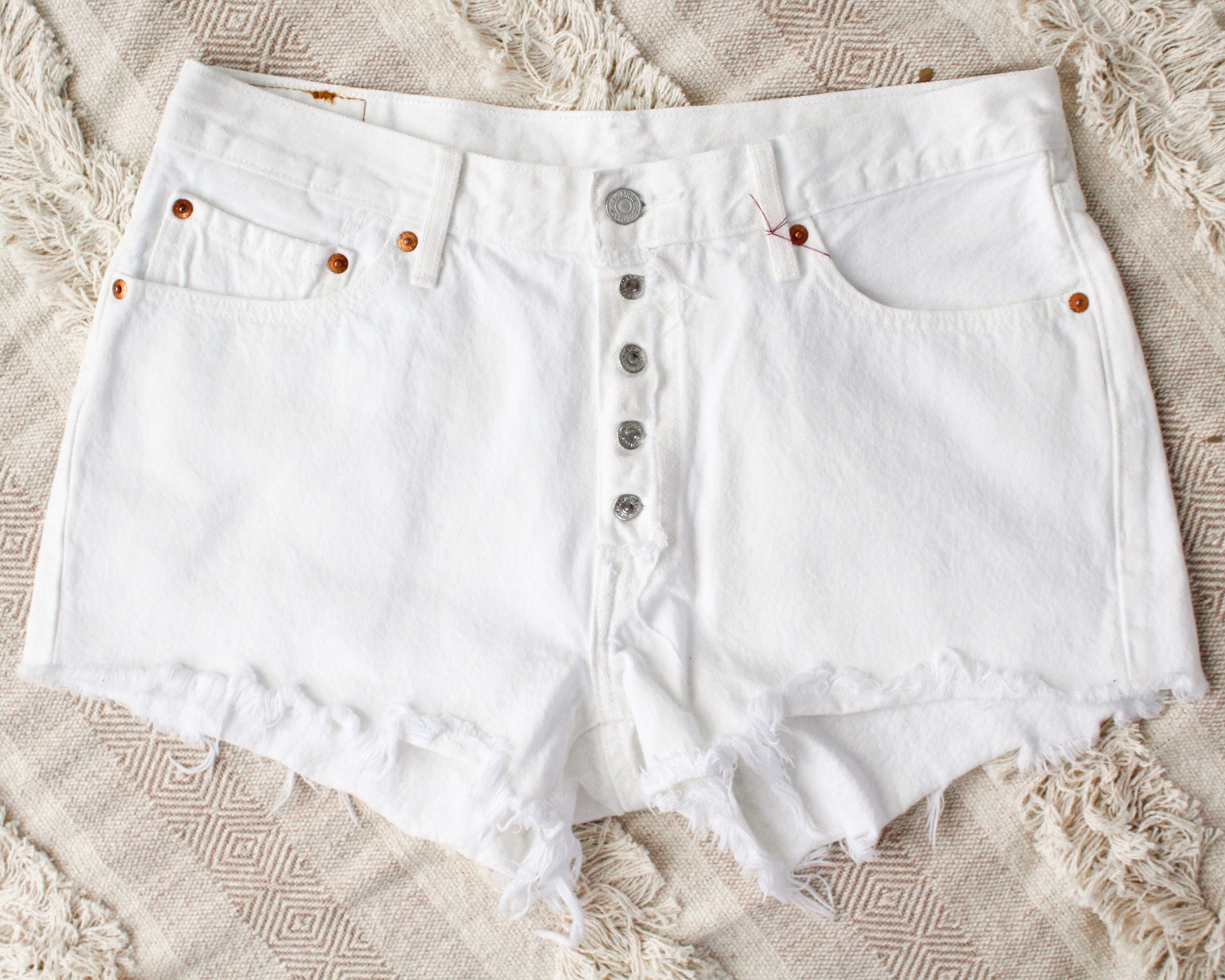 levis white jean shorts