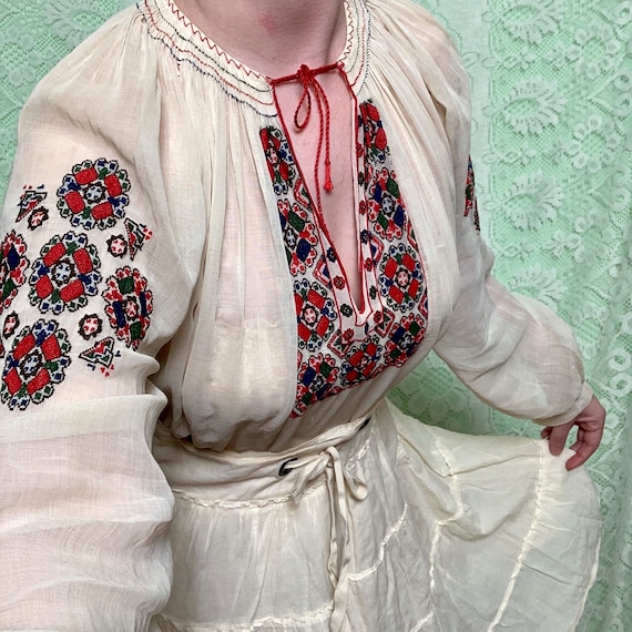 1940s Vintage Hungarian Peasant Top: Embroidered … - image 2