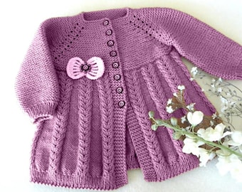 MOTIF de veste pour bébé en tricot Cardigan pour bébé en tricot torsades Veste pour bébé en tricot de pull pour bébé Tenue de bébé fille MOTIF en PDF anglais