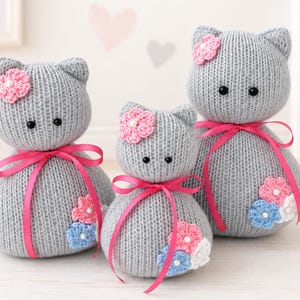 Gestricktes Kätzchen, Katzenfamilie, Stofftierkatze, Strickmuster (PDF, Englisch)