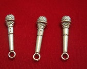10pc quot microphone quot charms in antique silver style (BC75)