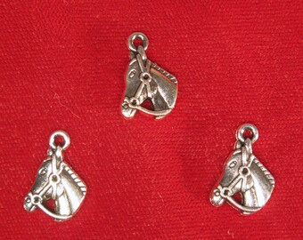 10pc "horse" charms in antique style silver (BC473)
