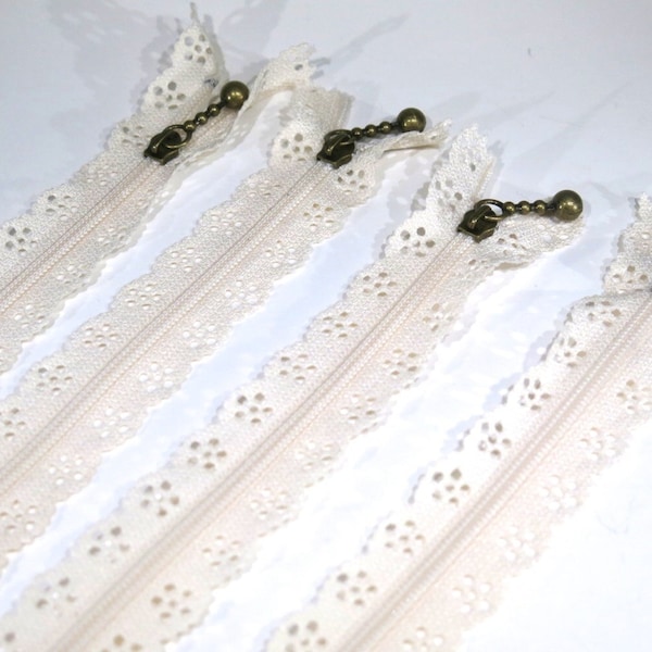 3pc zipper 30cm / 12inch off-white lace closed end (Z43)