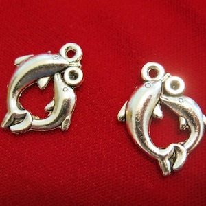 8pc &quot;dolphin&quot; charms in antique silver style (BC162)