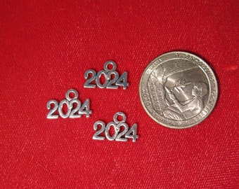 10pc "2024" charms in antique silver (BC1240)