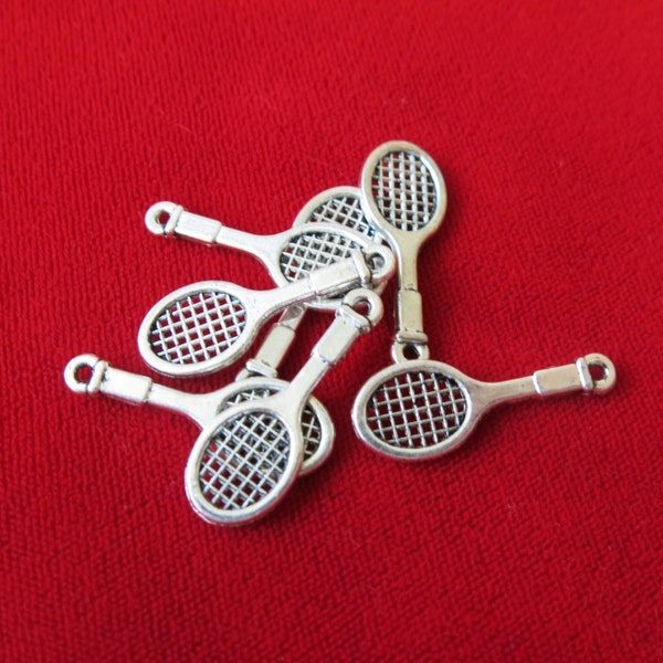 10 pc beautiful large antique style silver tennis racket charms (BC1)