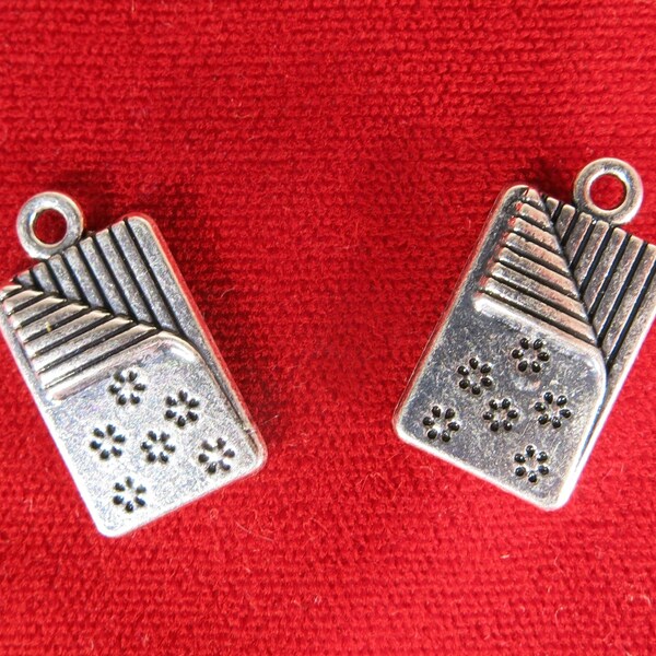 BULK! 15pc "blanket / quilt" charms in antique silver (BC1068B)