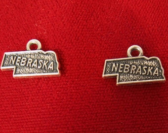 10pc "Nebraska" charms in antique silver style (BC950)