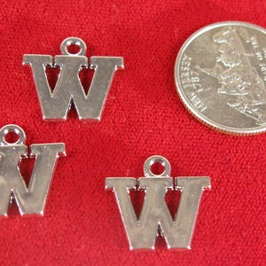 BULK! 30pc &quot;W&quot; charms in silver style (BC1435-W)