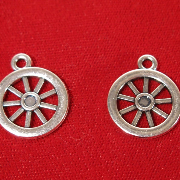 5pc "wagon wheel" charms in antique silver style (BC31)