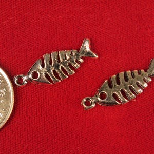 10pc &quot;fish bone&quot; charms in antique silver style (BC528)