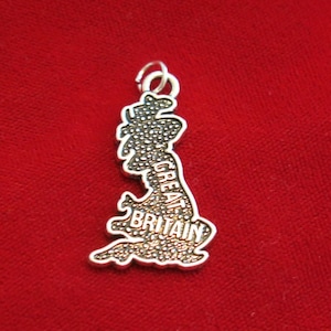 BULK! 15pc "Great Britain" charms in antique silver style (BC870B)