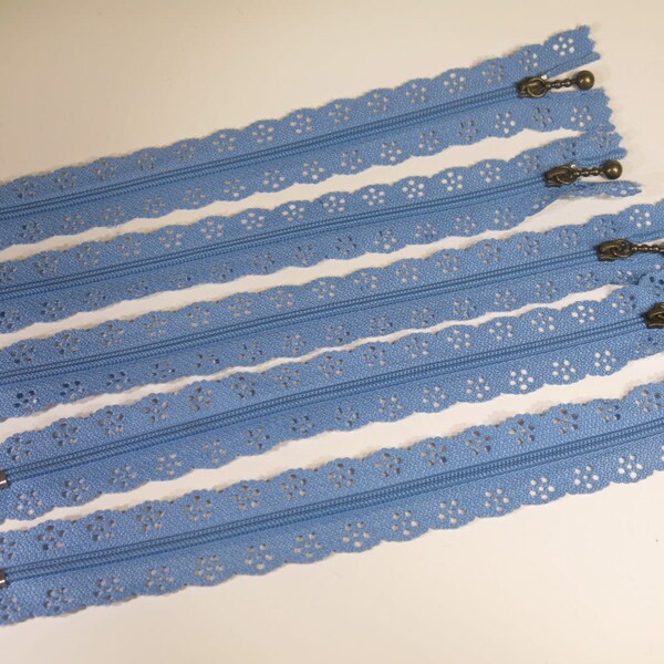 3pc zipper 20cm / 8inch light blue lace closed end (Z26)