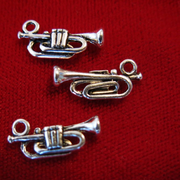 10pc "trumpet" charms in antique silver style (BC180)