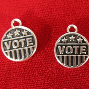 5pc "Vote" charms in silver style (BC964)