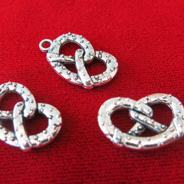 BULK! 25pc "Pretzel" charms in antique silver style (BC244B)