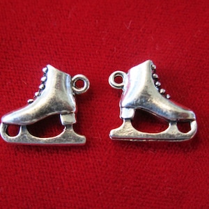 BULK! 15pc &quot;ice skate&quot; charm in antique silver style (BC477B)