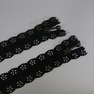 3pc zipper 25cm / 10inch black lace closed end (Z49)