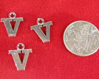 10pc "V" charms in silver style (BC1435-V)
