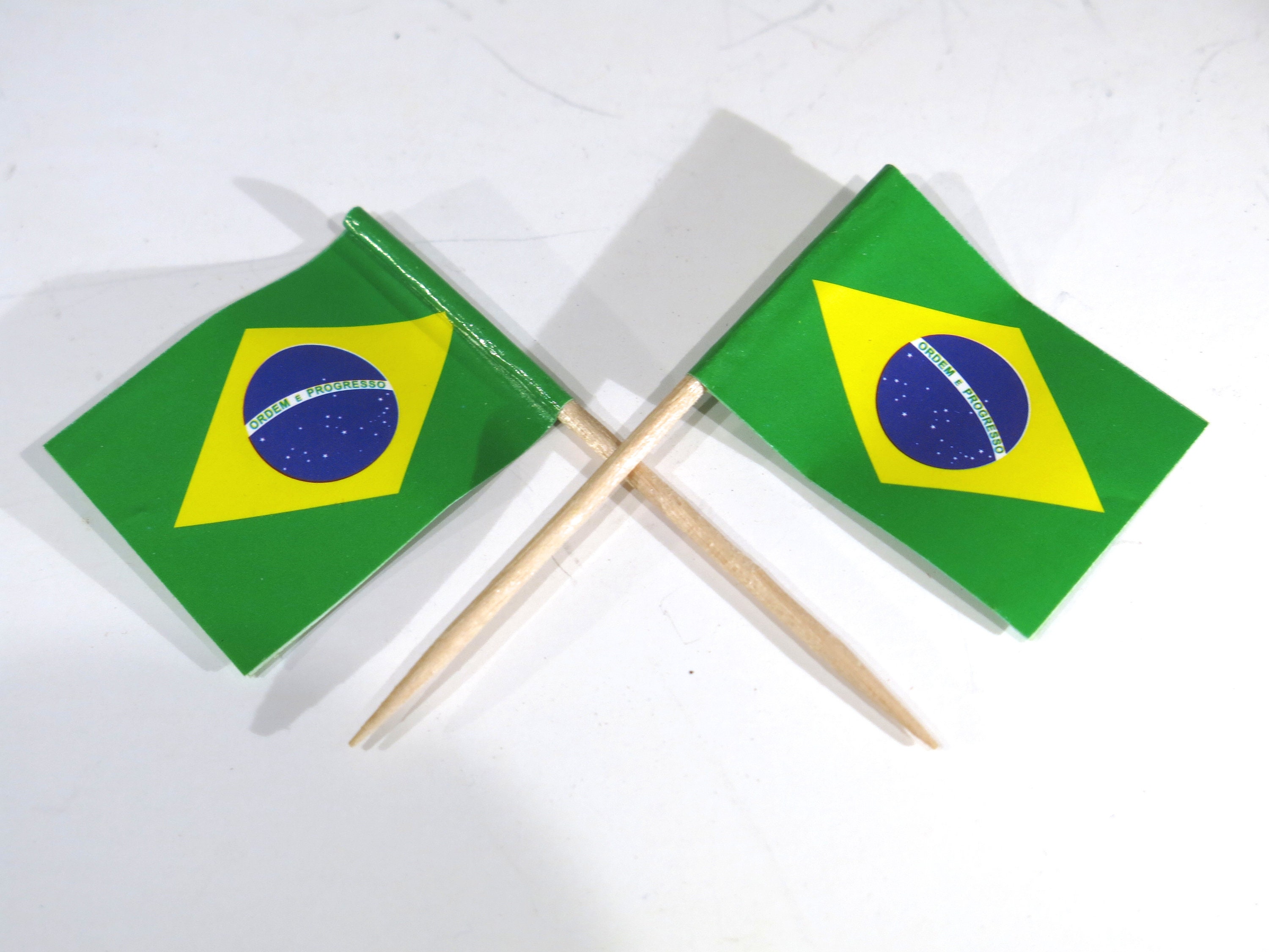 Brasil flag cake! Made this for my friend's graduation party! It was a hit!  | Bolo brasil, Bandeira do brasil, Bolos de aniversário