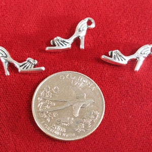 BULK! 30pc "high heels" charms in antique silver style (BC1492B)