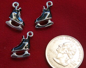 5pc "ice skate" charm in antique silver style (BC346)