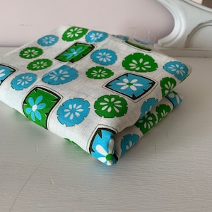 Vintage Fabric / Vintage Green Funky Flower Fabric / Retro Cotton Fabric